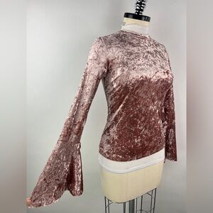💚 3438. Crushed Velvet Flared Long Sleeve Top